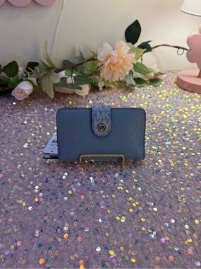 NWT Michael Kors Jet Set Pebbled Leather Bifold Wallet in “Chambray”